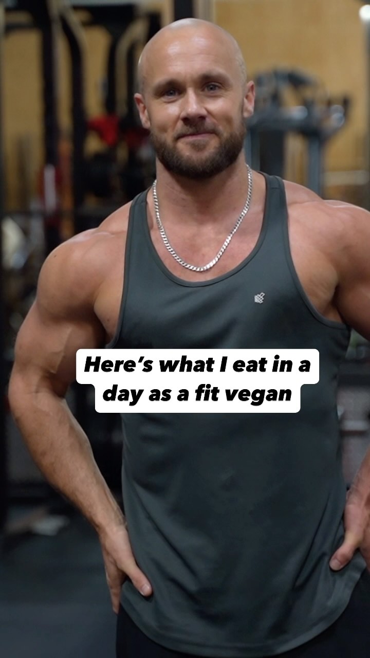 Derek Simnett sharing what he eats as a fit vegan